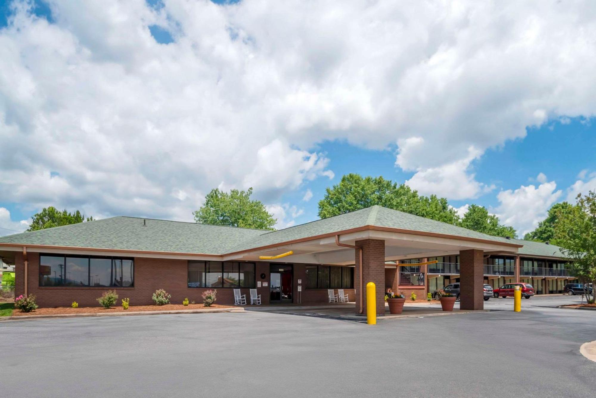 Quality Inn Near Speedway Wilkesboro Eksteriør bilde